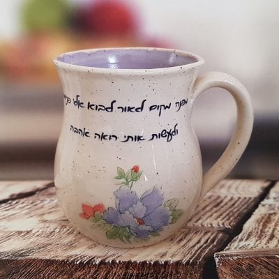 מתקרבת – כוס חיבוק